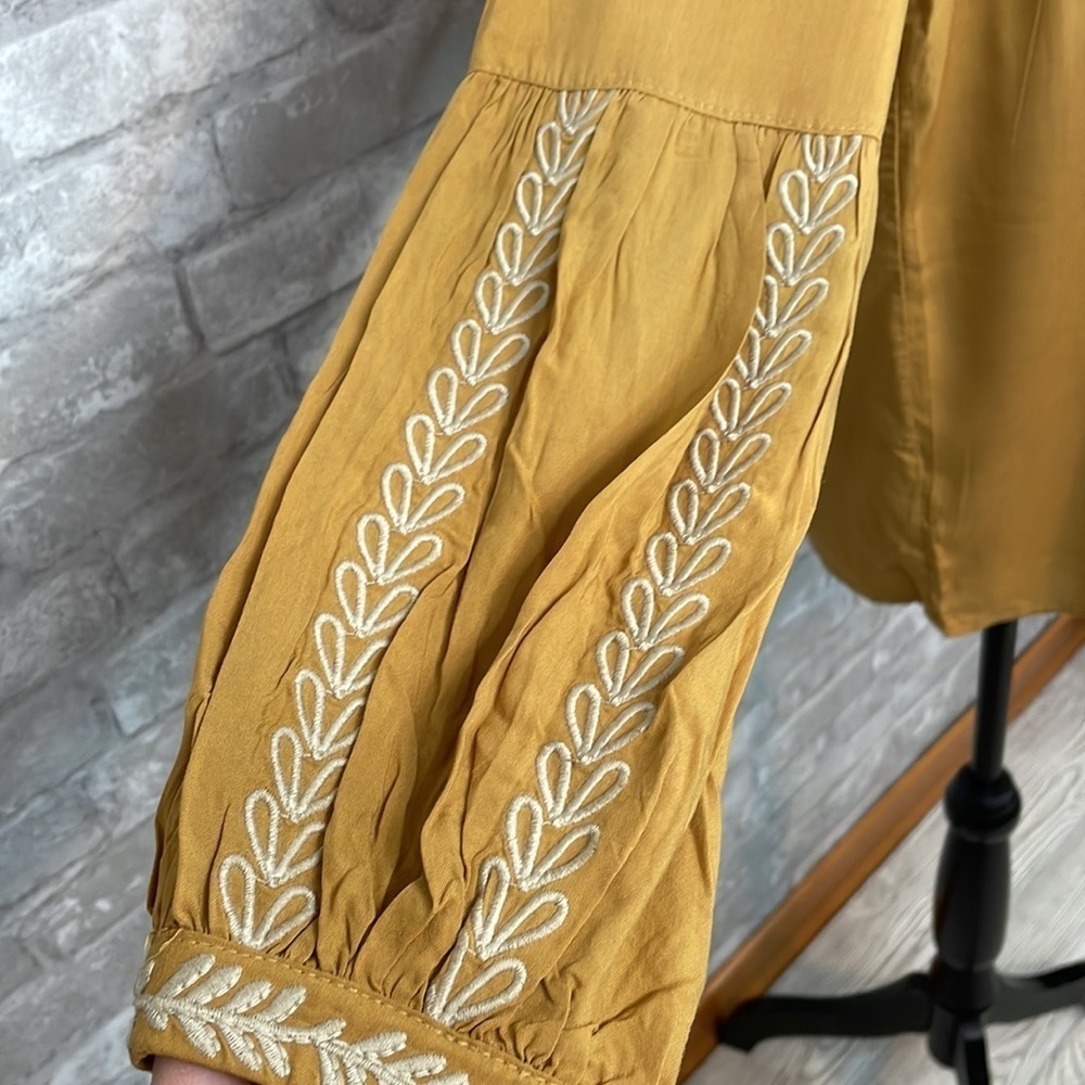 Solitaire Boho Peasant Embroidered Top - image 2